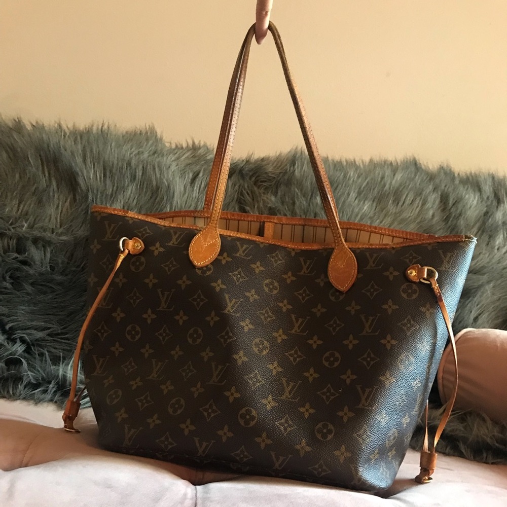 Offers • Authentic Louis Vuitton Neverfull MM